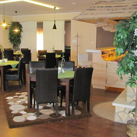 Hotel Gregor Pszczółki Bagian luar foto